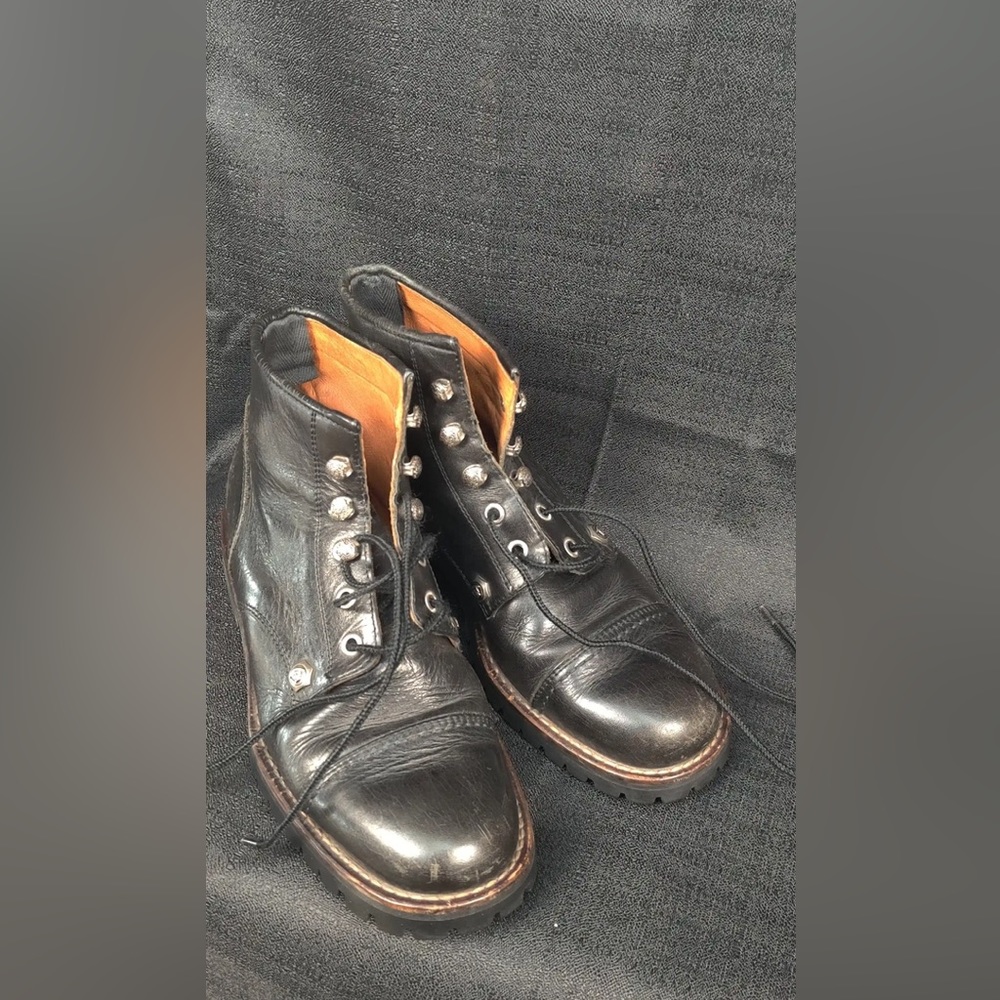Men’s size US 6 Versace boots
